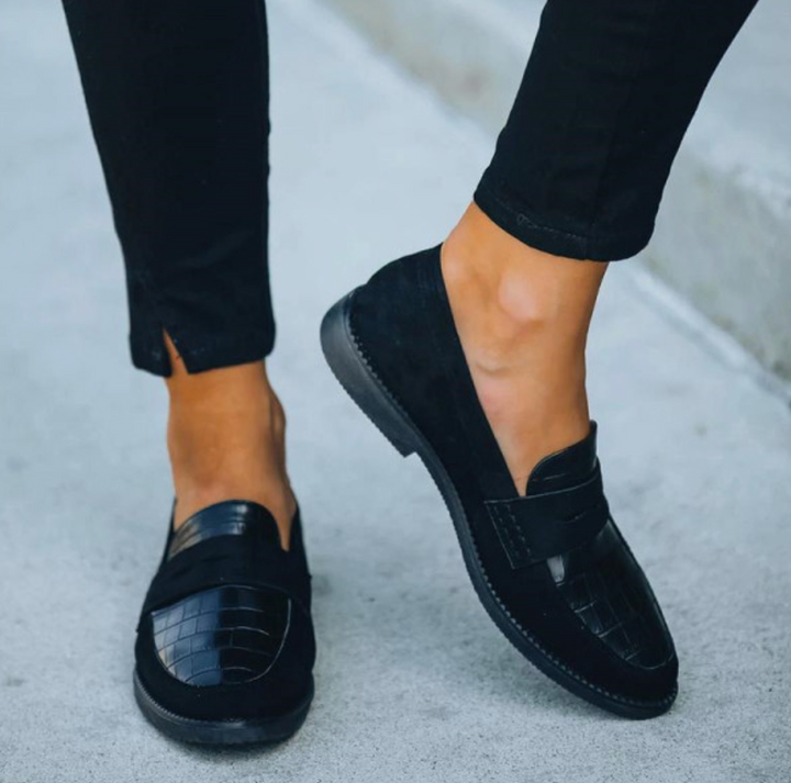 Amoura | Women’s Almond Toe Textured Loafers