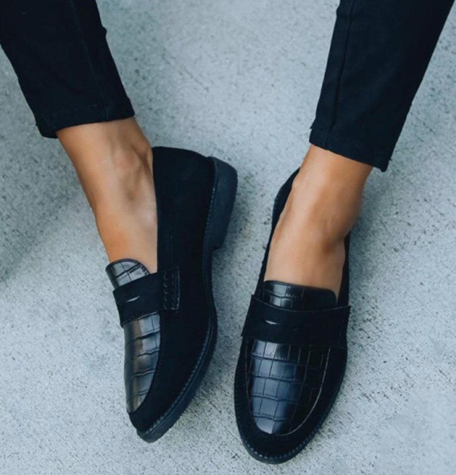 Amoura | Women’s Almond Toe Textured Loafers